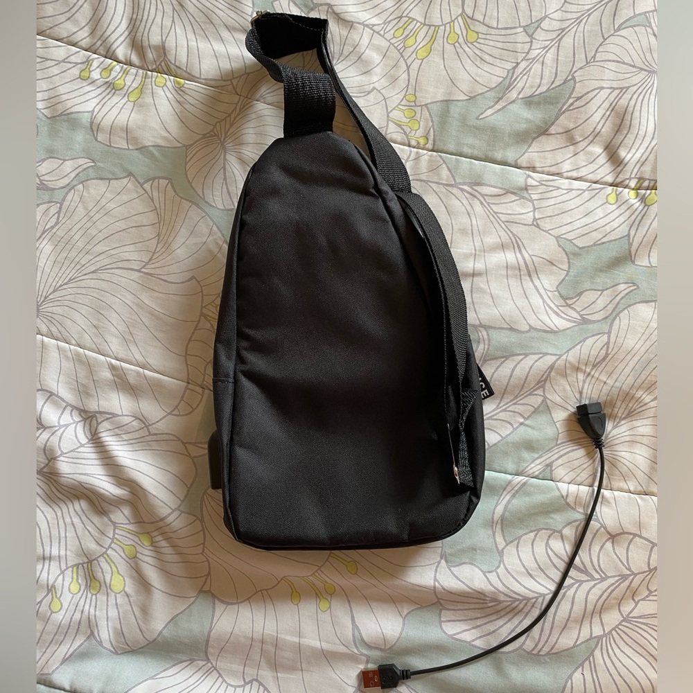 Small sling backpack - Picture 3 of 7